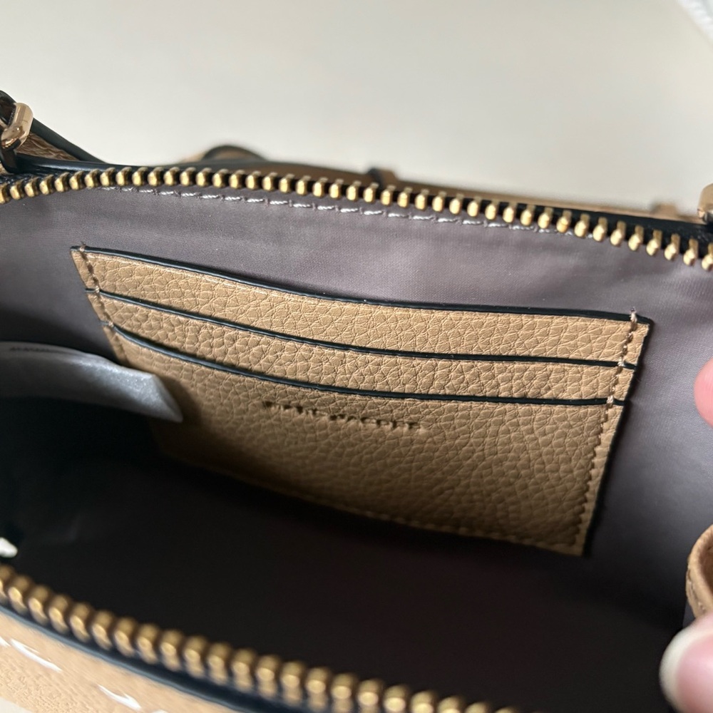 Marc Jacobs Tan Pebbled Leather Crossbody - Picture 4 of 6